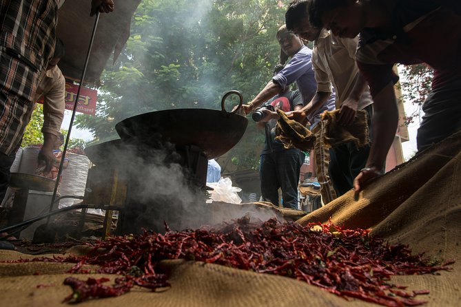 Explore the Morning Markets, Dharavi and Five Senses Tour of Mumbai in 2 Days!