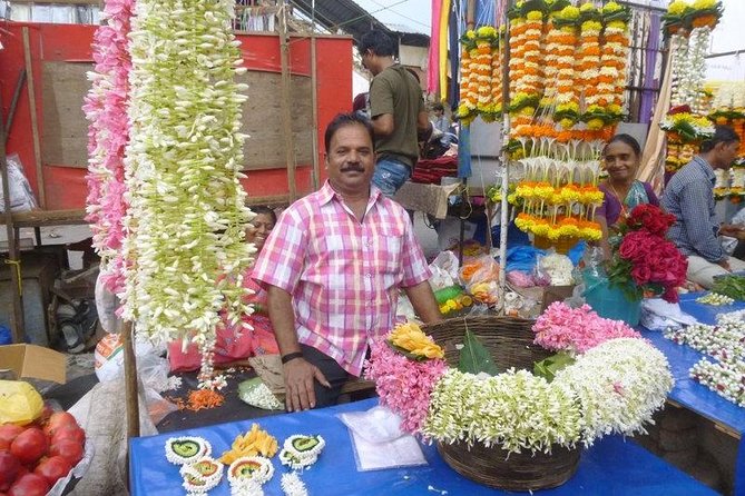 Explore the New Colorful Places in Mumbai Market Tour