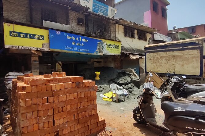 Exploring Dharavi: Mumbais Walking Slum Tour
