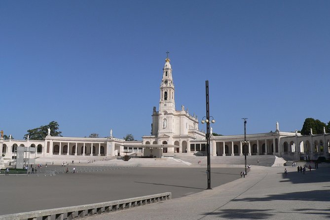 Fatima Sanctuary and Little Shepherds Village, 5h Tour From Lisbon