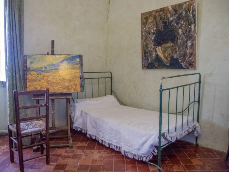 Follow the Steps of Van Gogh: Full Day Tour From Marseille