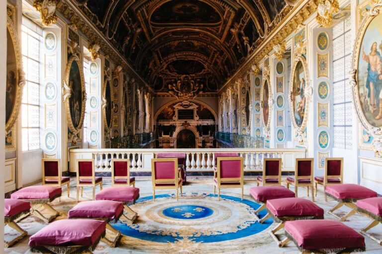 Fontainebleau: Fontainebleau Palace Private Guided Tour