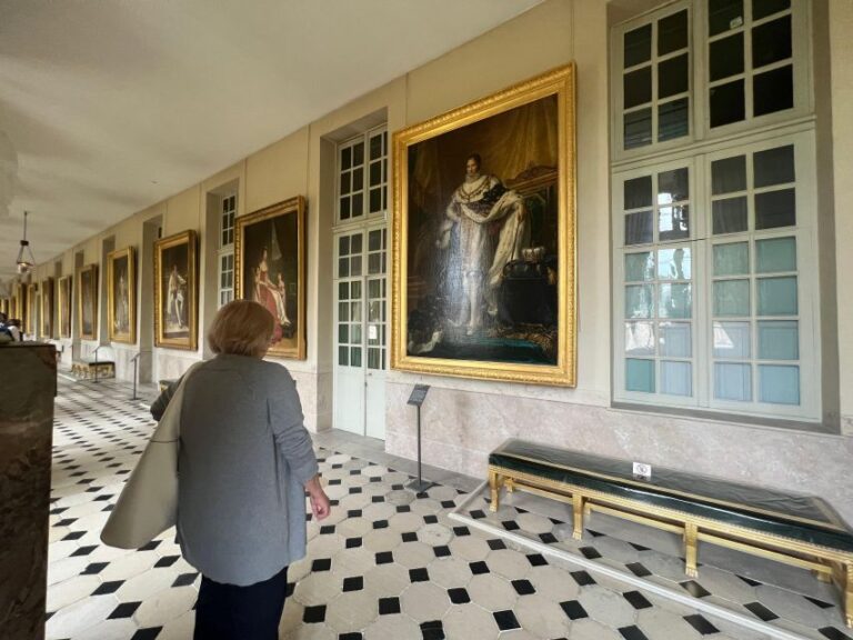 Fontainebleau Palace: Skip-the-Line Small-Group Guided Tour
