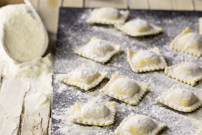 Fresh Pasta Cooking Class and Dinner With a Naples Chef