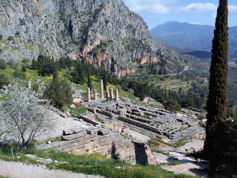 From Athens: Delphi Private Tour With Lunch Time
