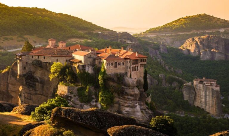 From Athens: Full-Day Meteora Tour With Greek Lunch