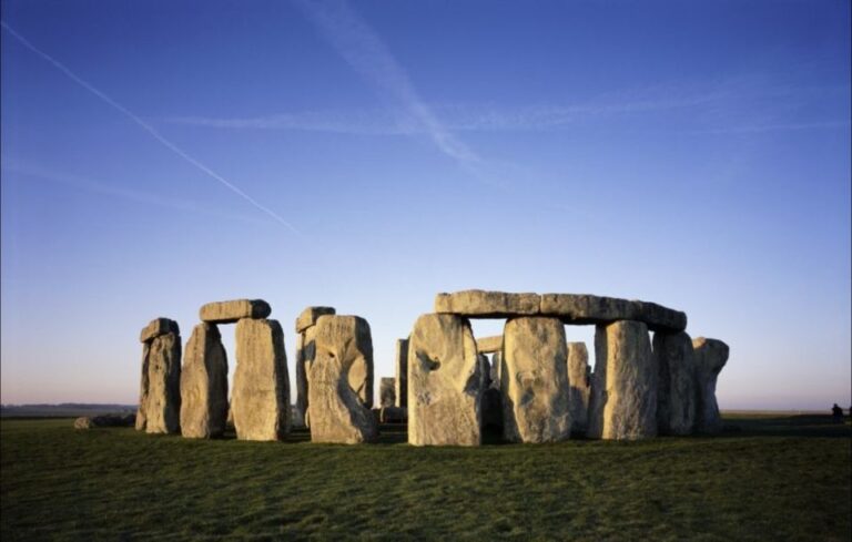 From London: Stonehenge and Bath Private Full-Day Trip