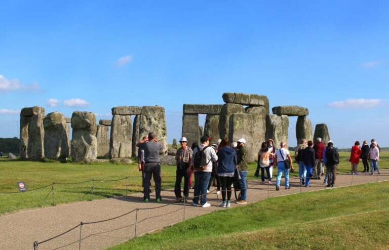 From London: Windsor Castle and Stonehenge Day Trip