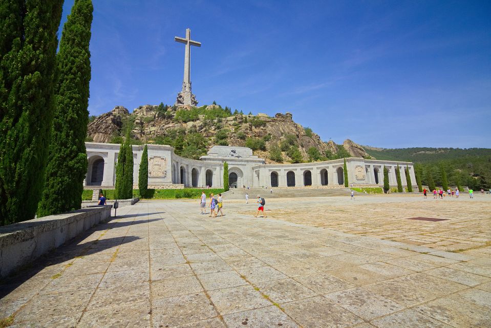 1 from madrid el escorial and valleys basilica half day tour From Madrid: El Escorial and Valley's Basilica Half Day Tour