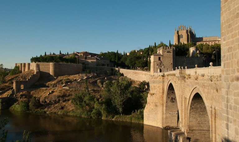 From Madrid: Toledo Day Trip W/ Walking Tour & Lookout Visit