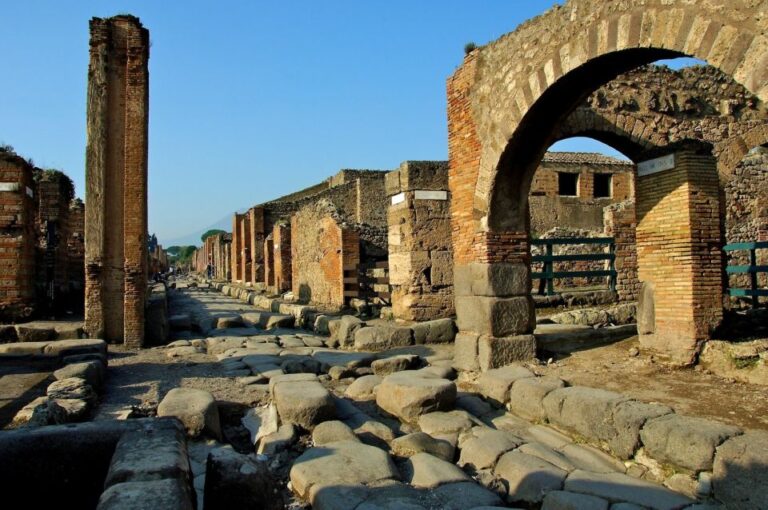 From Naples: Pompeii and Amalfi Coast Full-Day Private Tour