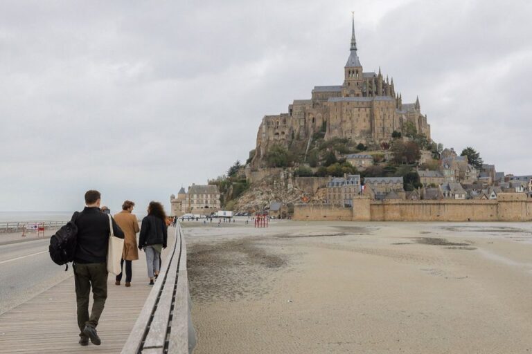 From Paris: Full-Day Mont Saint-Michel Guided Tour