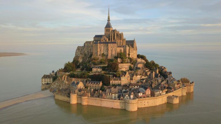 From Paris: Private Mont St-Michel and Honfleur Day Tour