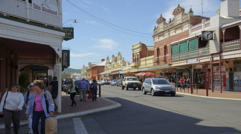 From Perth: Wave Rock and York Cultural Tour With a Guide