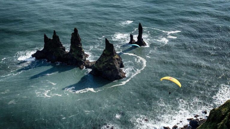 From Reykjavík: Tandem Paragliding & South Iceland Day Tour