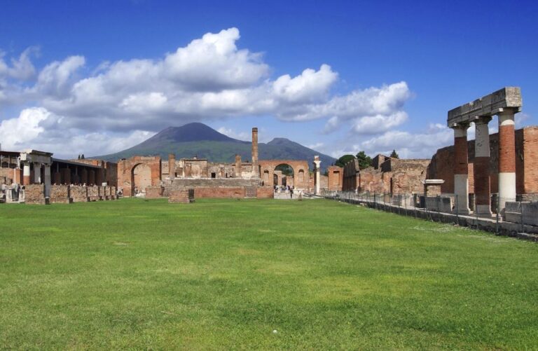 From Rome: Pompeii and Amalfi Coast Private Tour by Car