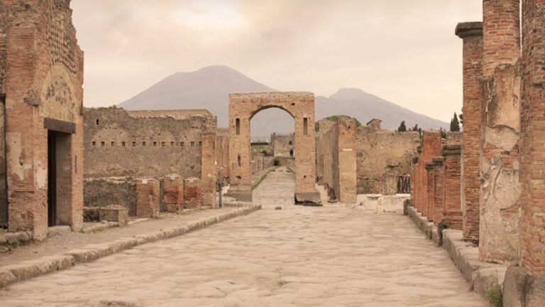 From Rome: Pompeii Day Trip by Fast Train and Car