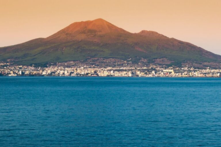 From Rome: Taste of Naples Tour With Underground Caverns