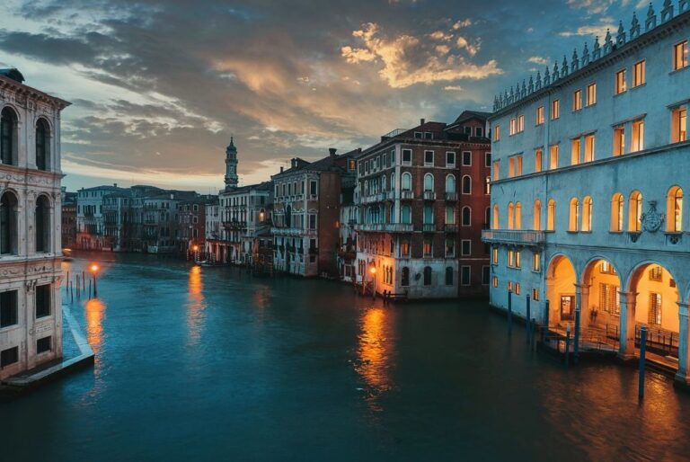 From Rome: Venice Private Tour by Lamborghini With Gondola