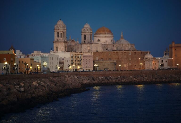 From Seville: Private Day Trip to Cádiz With Guide