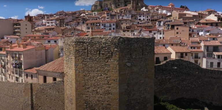 From Valencia: Private Day Trip to Morella and Peníscola