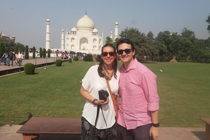 Full Day Agra Sightseeing With All Inclusive (Entrance Fee & Lunch)