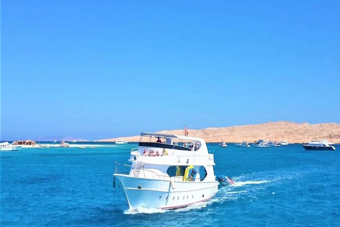 Full Day Boat Trip to Dolphins House With Lunch in Hurghada