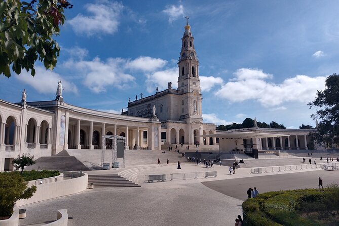 Full Day Guided Excursion to Fatima, Nazare and Obidos From Lisbon