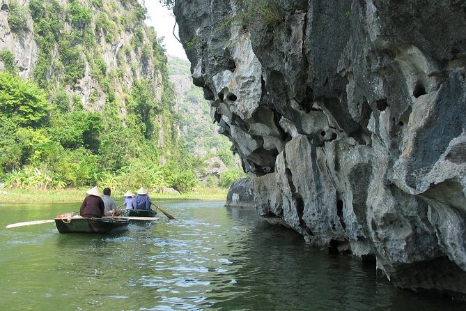 1 full day hoa lu and tam coc deluxe tour including buffet lunch Full Day Hoa Lu and Tam Coc DELUXE Tour Including BUFFET Lunch