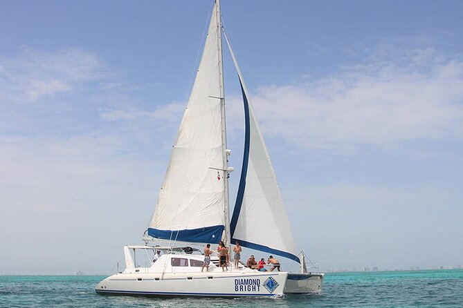 Full-Day Luxurious Catamaran Adventure – Cancún to Isla Mujeres