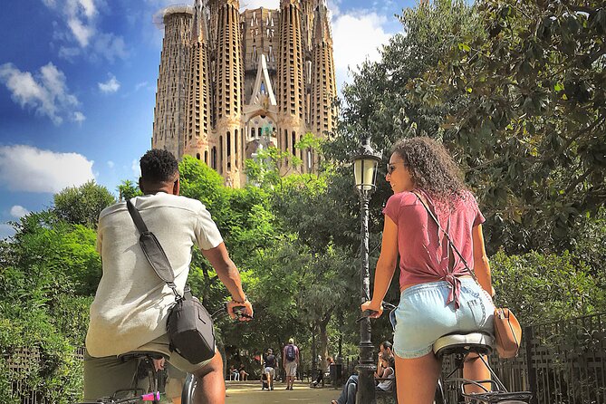 Full-Day Private Barcelona Sagrada FamiliaPark Guell E-Bike Tour