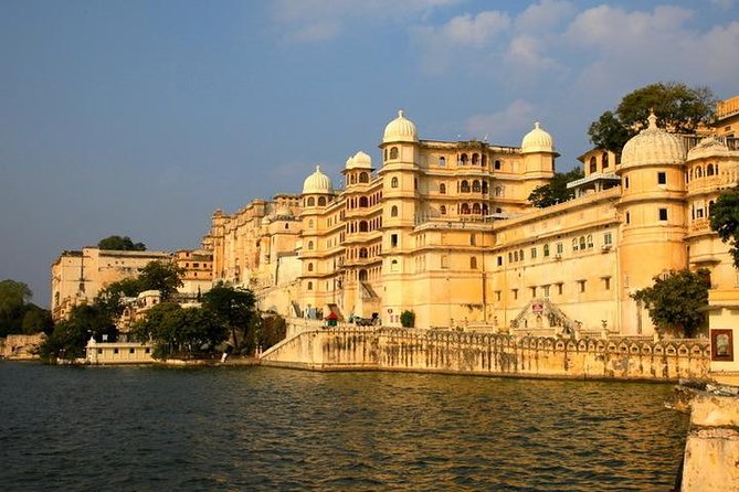Full-Day Private City Tour of Udaipur Including Boat Ride in Lake Pichola