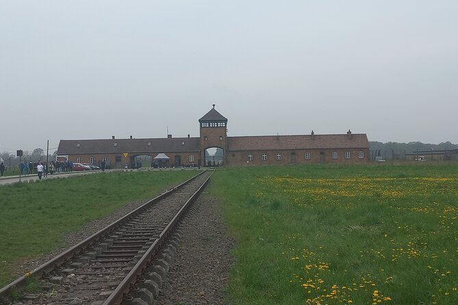 Full-Day Private Guided Tour From Warsaw to Auschwitz and Krakow