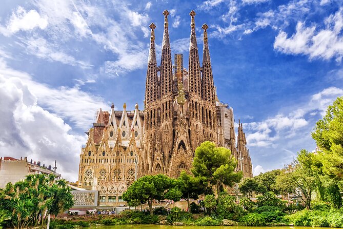 Gaudi and Modernism – Private Virtual Live Experience