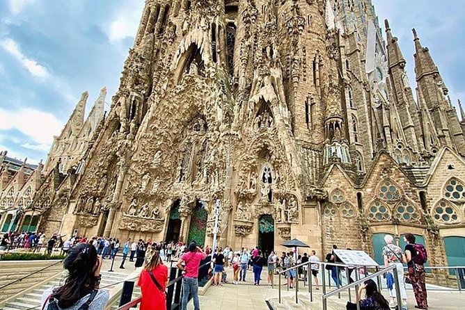 Gaudí Essential : Sagrada Familia Guided Tour