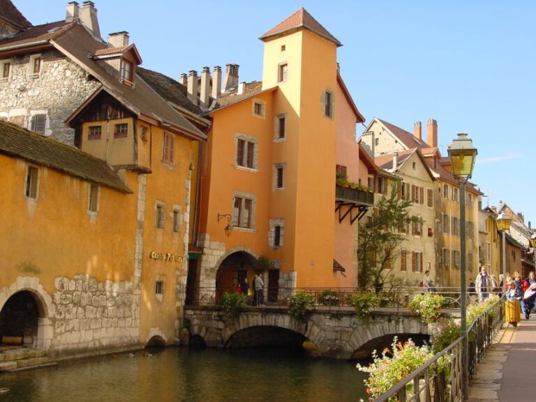 Geneva & Annecy Private City Tour and Optional Cruise