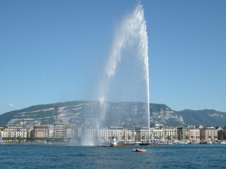 Geneva: Day Trip to Chamonix, Geneva City Tour Cruise