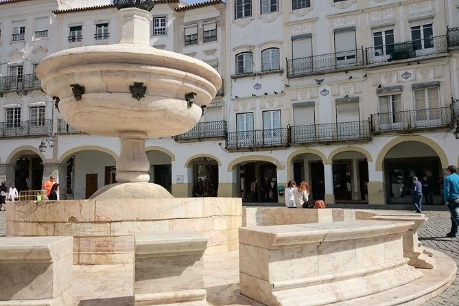 Giraldo Square and City Center Walking Tour of Évora