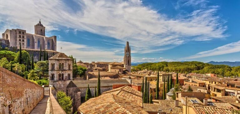 Girona: Discover the City – Audio Walking Guide App-Based