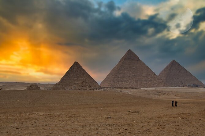 1 giza pyramids and egyptian museum 2 Giza Pyramids and Egyptian Museum