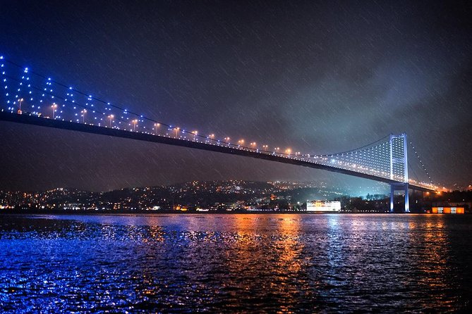 Glamorous Bosphorus (3 Hours Istanbul Dinner Cruise – Stage Front Private Table)