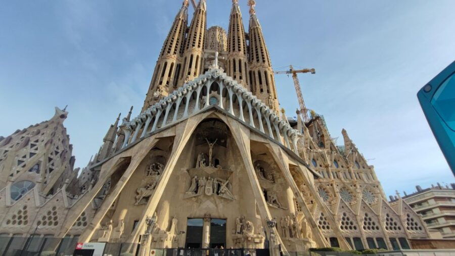 Gothic Quarter and Gaudí Small-Group Tour