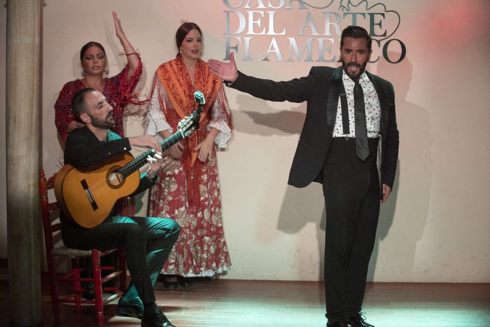 1 granada 1 hour traditional flamenco show Granada: 1-Hour Traditional Flamenco Show