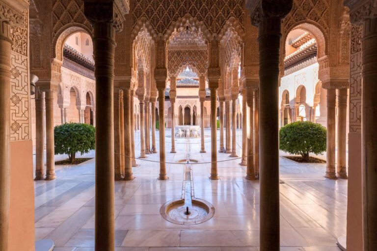 Granada: 3-Hour Alhambra and Generalife Gardens Guided Tour