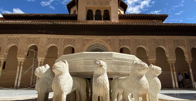 Granada: Alhambra, Alcazaba, and Generalife Private Tour