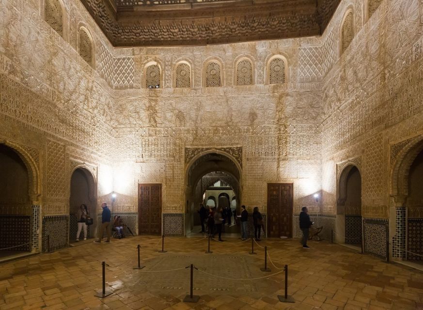 1 granada alhambra and nasrid palaces private tour Granada: Alhambra and Nasrid Palaces Private Tour