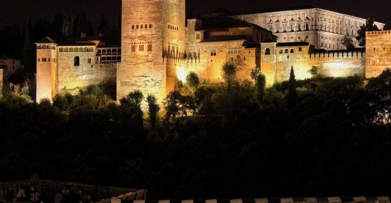 Granada: Alhambra Night Tour