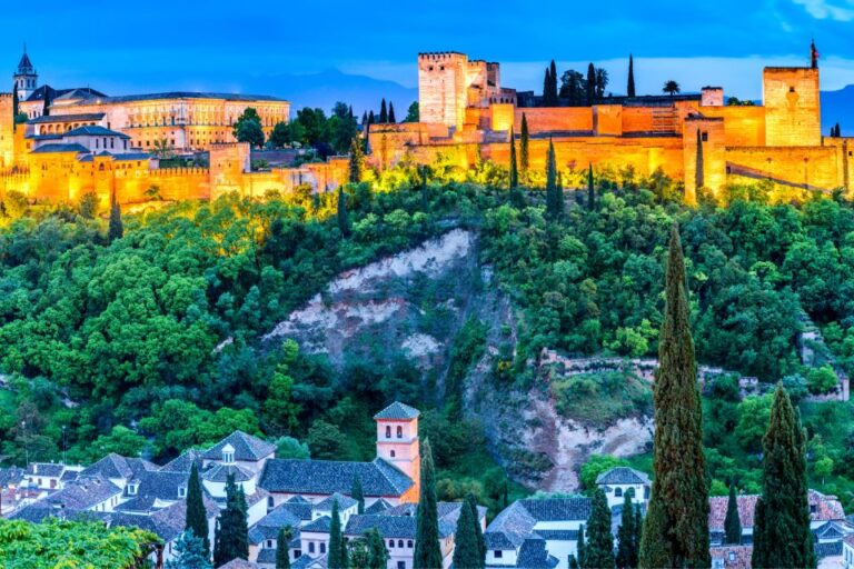 Granada: First Discovery Walk and Reading Walking Tour