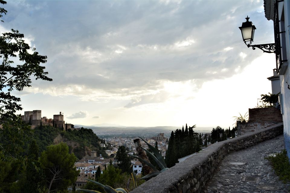 1 granada guided albaicin sacromonte and viewpoints tour Granada: Guided Albaicin, Sacromonte, and Viewpoints Tour