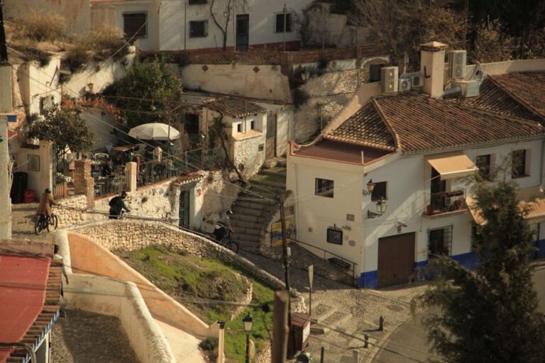 Granada: Highlights Tour by Electric Bike With Tapas Break